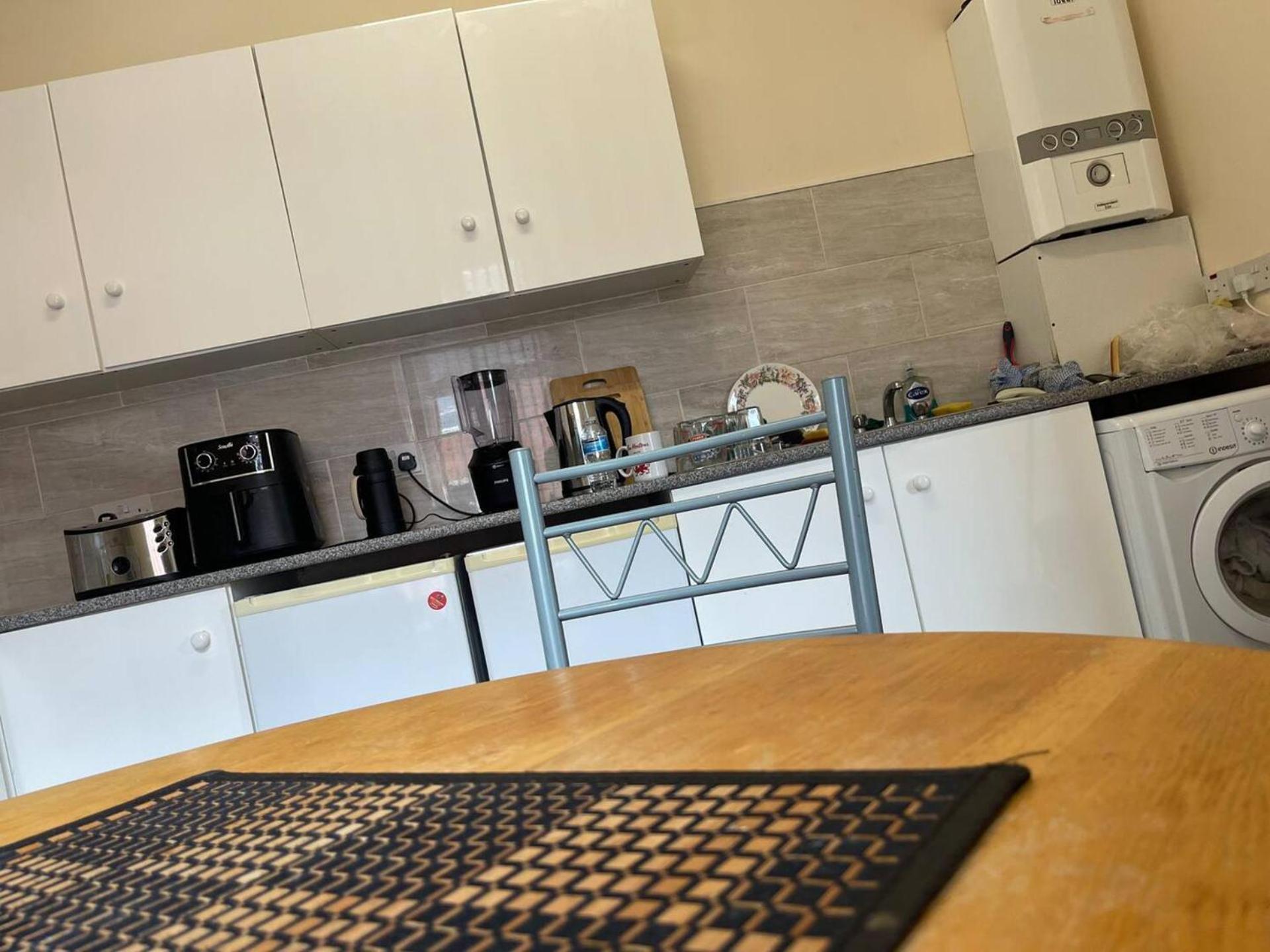 2-Bed Apartment - Sleeps 4 - Street Parking - Wifi Manchester Zewnętrze zdjęcie