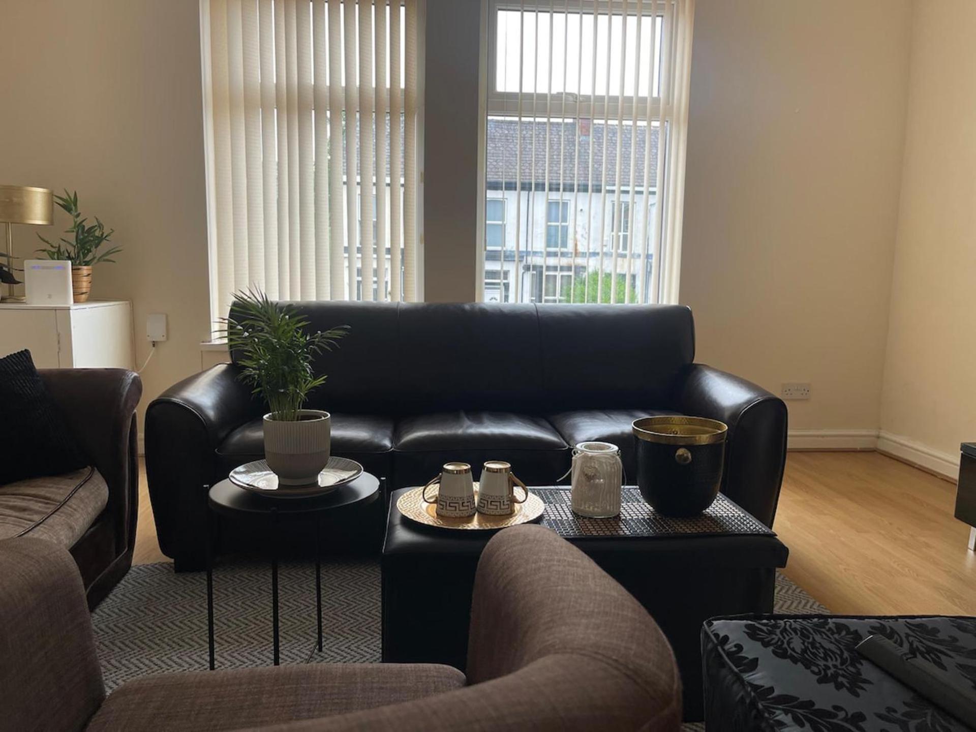 2-Bed Apartment - Sleeps 4 - Street Parking - Wifi Manchester Zewnętrze zdjęcie