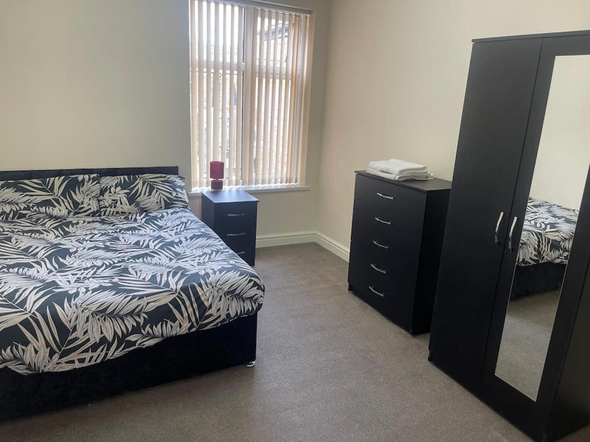 2-Bed Apartment - Sleeps 4 - Street Parking - Wifi Manchester Zewnętrze zdjęcie