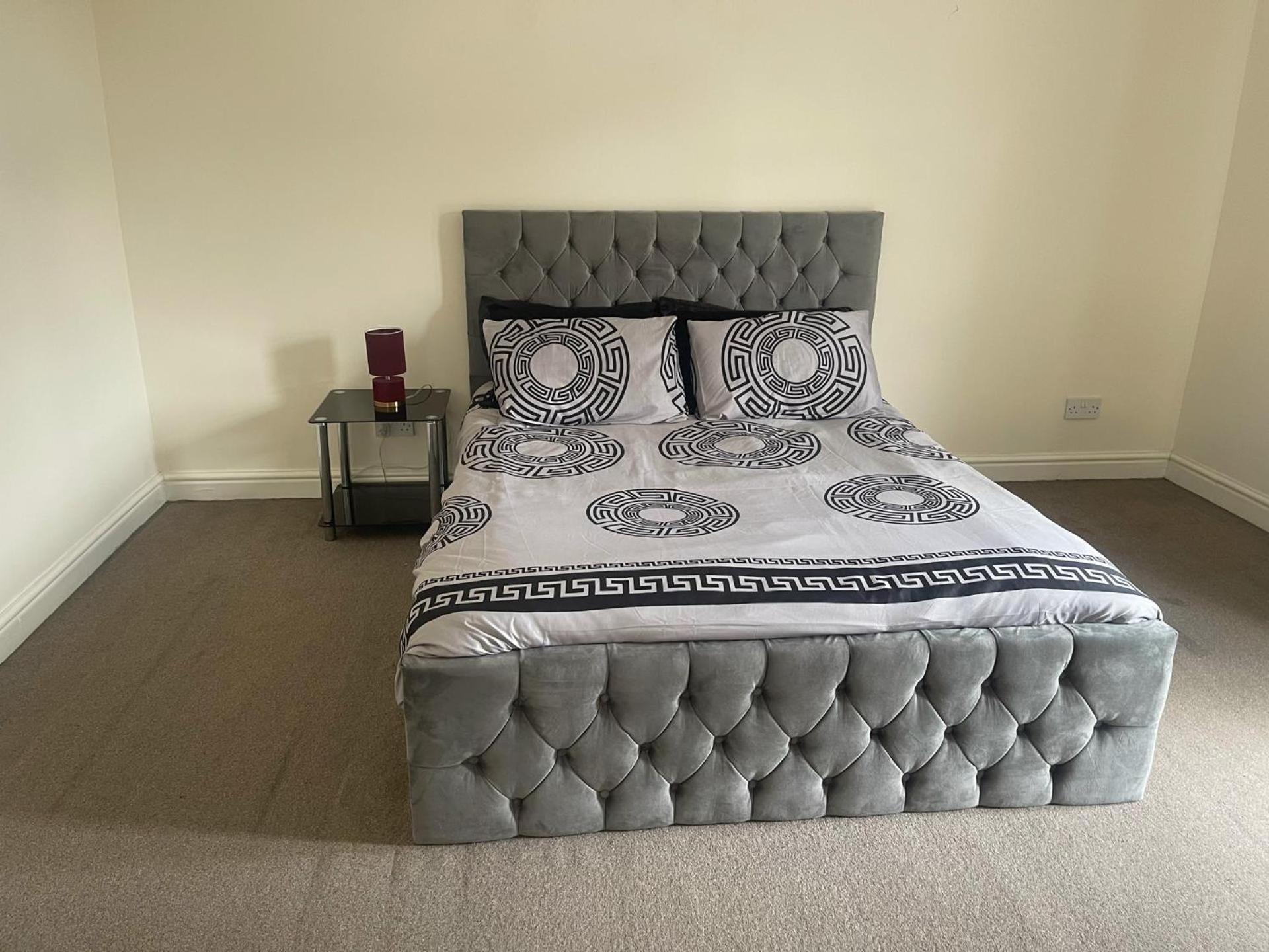 2-Bed Apartment - Sleeps 4 - Street Parking - Wifi Manchester Zewnętrze zdjęcie