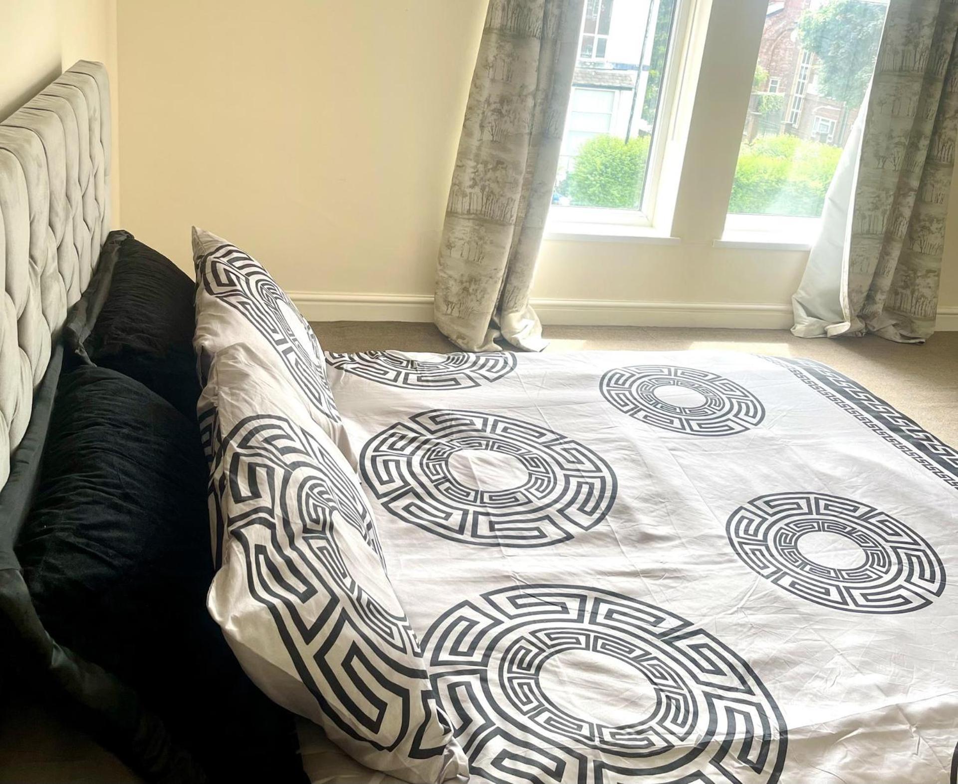 2-Bed Apartment - Sleeps 4 - Street Parking - Wifi Manchester Zewnętrze zdjęcie