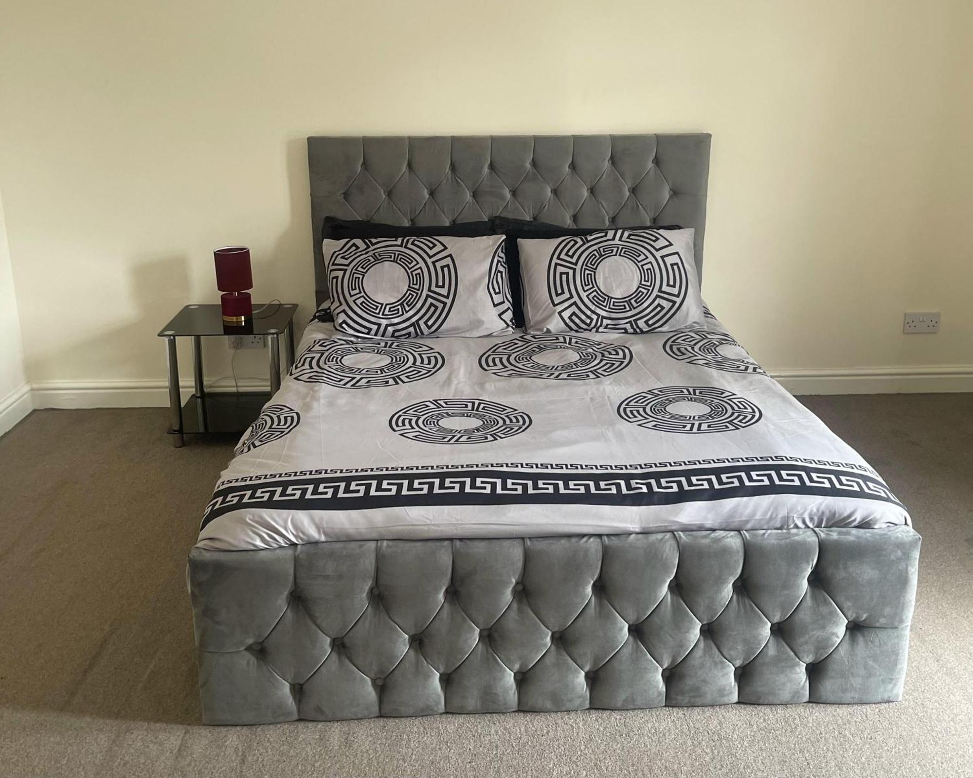 2-Bed Apartment - Sleeps 4 - Street Parking - Wifi Manchester Zewnętrze zdjęcie