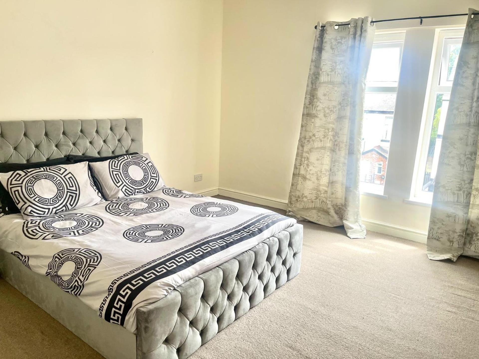 2-Bed Apartment - Sleeps 4 - Street Parking - Wifi Manchester Zewnętrze zdjęcie